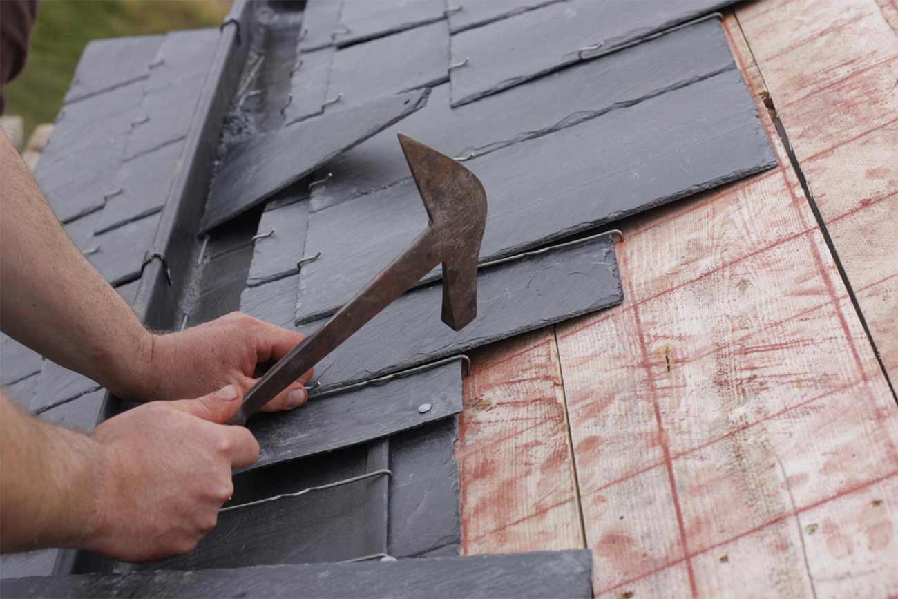 TRAVAUX DE COUVERTURE : rénovation et réparation toiture et faîtage. Zinguerie ... : intervention dans le Morbihan (56) le Finistère (29) et les Côtes d’Armor (22) - SA RENOV'TOIT 56